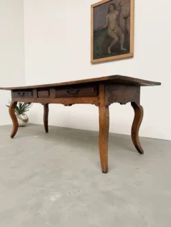 Table, drapière en noyer, XIXème s.