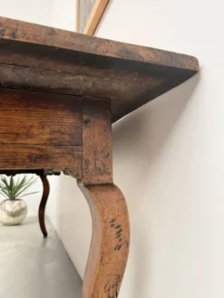 Table, drapière en noyer, XIXème s.