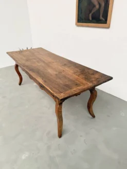 Table, drapière en noyer, XIXème s.