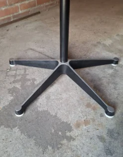 Table Eames 650