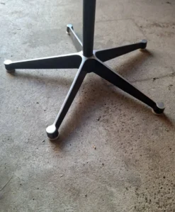 Table Eames 650