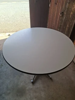 Table Eames 650