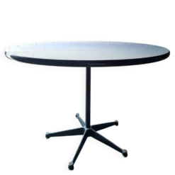 Table Eames 650