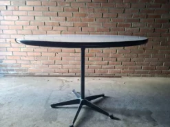 Table Eames 650