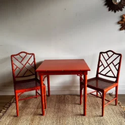 Table en bois imitant le bambou