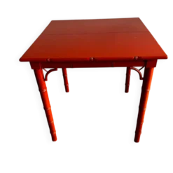 Table en bois imitant le bambou