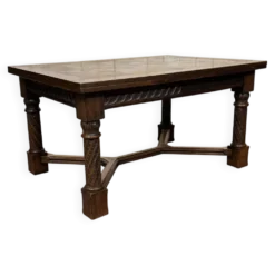 Table en chêne extensible des années 1930 à décor gothique