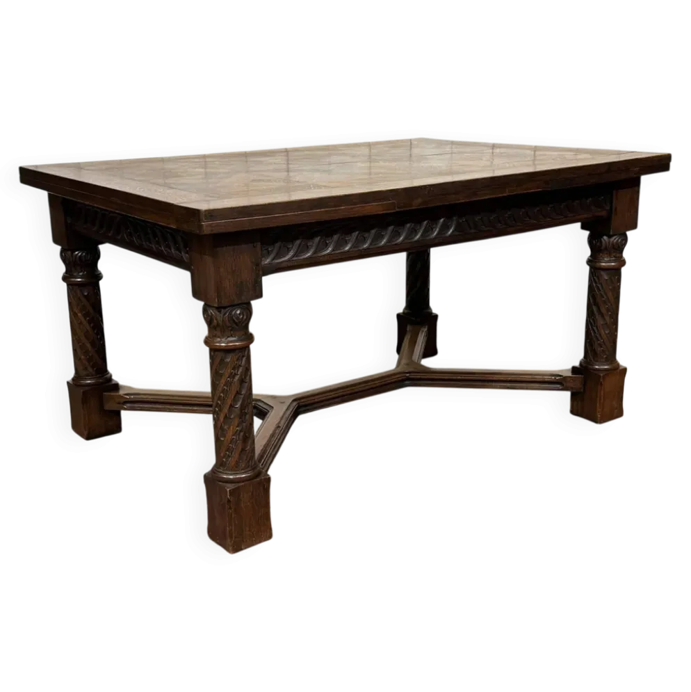Table en chêne extensible des années 1930 à décor gothique