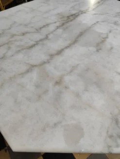Table en marbre