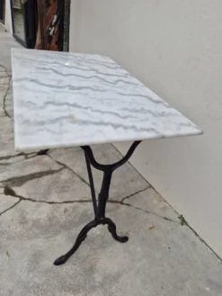 Table en marbre et fonte de bistrot restaurant ancienne