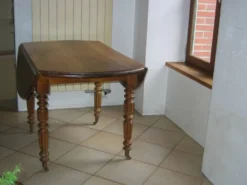 Table en noyer