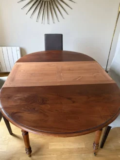 Table en noyer avec 6 pieds et 2 allonges