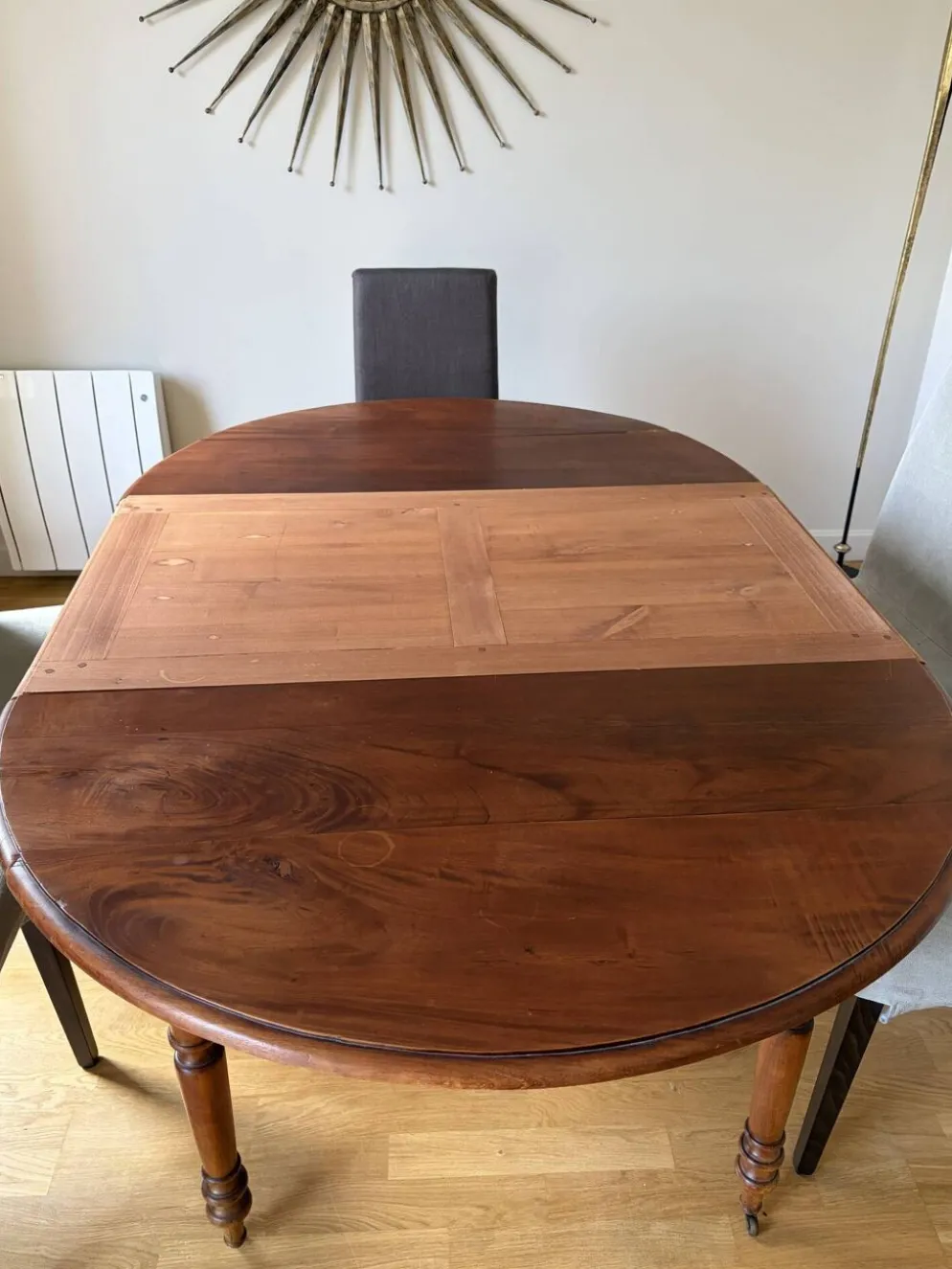 Table en noyer avec 6 pieds et 2 allonges