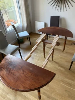 Table en noyer avec 6 pieds et 2 allonges