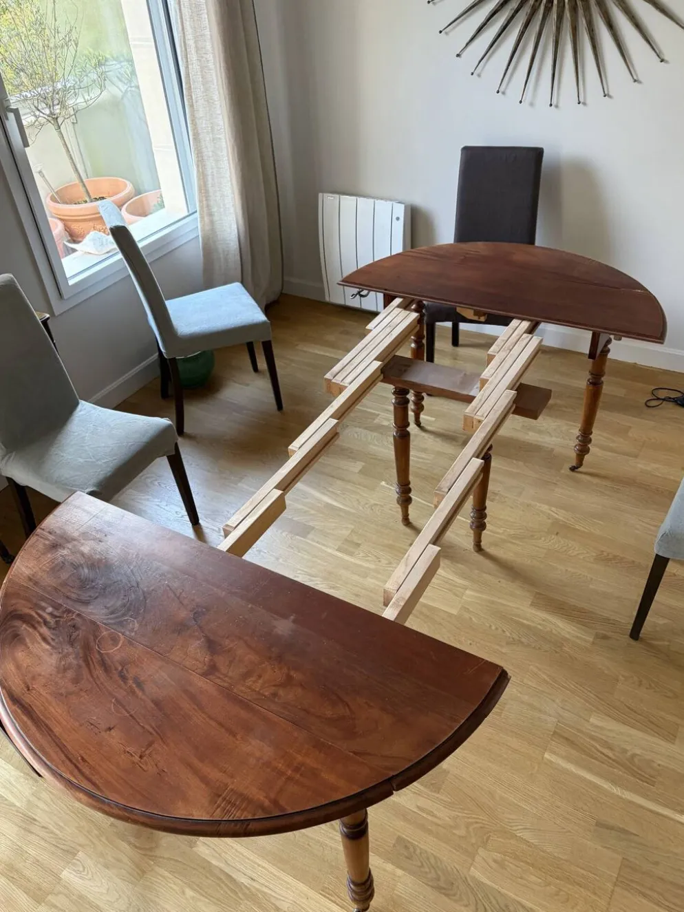 Table en noyer avec 6 pieds et 2 allonges