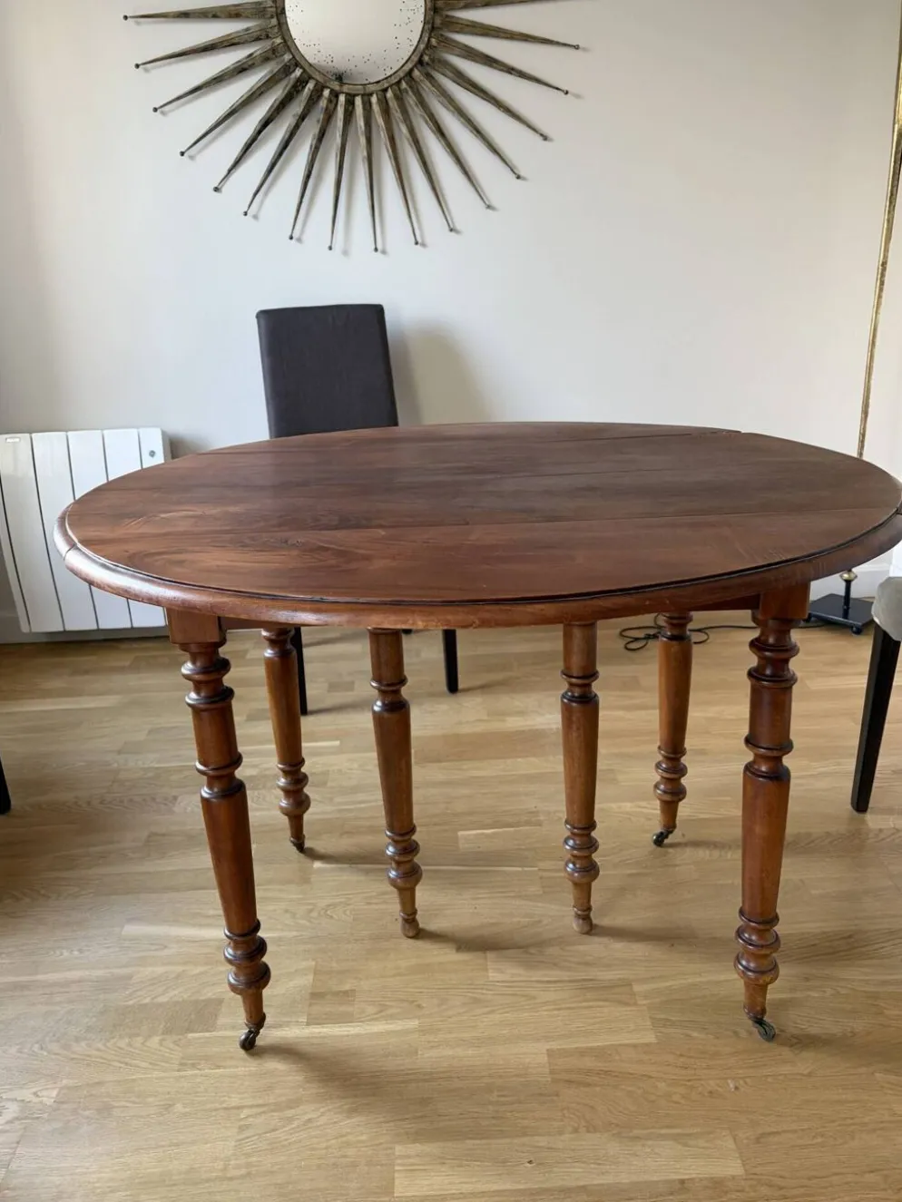 Table en noyer avec 6 pieds et 2 allonges