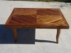 Table en noyer massif, avec rallonges