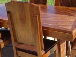 Table en noyer massif, avec rallonges