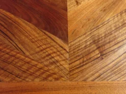 Table en noyer massif, avec rallonges