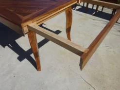 Table en noyer massif, avec rallonges