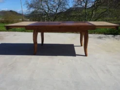 Table en noyer massif, avec rallonges