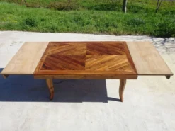Table en noyer massif, avec rallonges