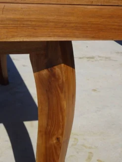 Table en noyer massif, avec rallonges