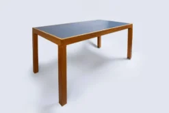 Table en pin avec plateau recouvert de linoléum