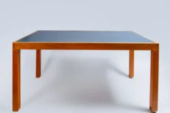 Table en pin avec plateau recouvert de linoléum