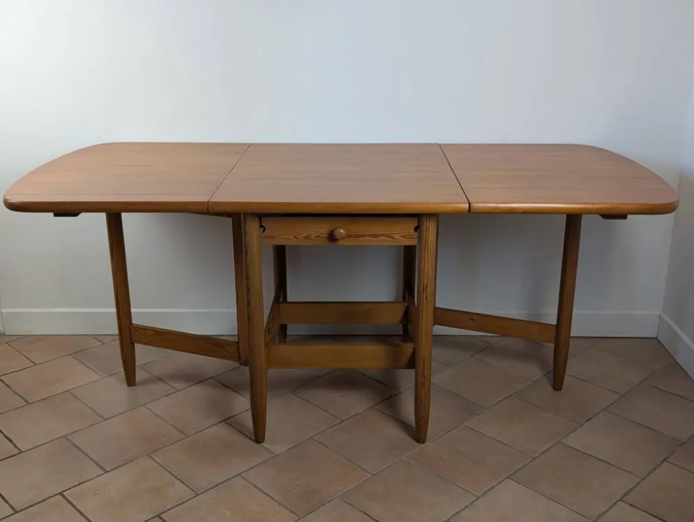 Table en pin massif Eero Aarnio