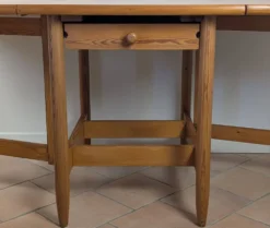 Table en pin massif Eero Aarnio