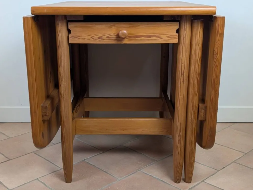 Table en pin massif Eero Aarnio