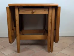 Table en pin massif Eero Aarnio
