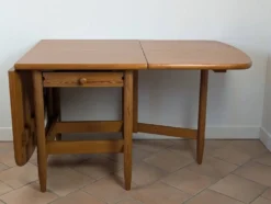Table en pin massif Eero Aarnio