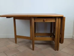 Table en pin massif Eero Aarnio