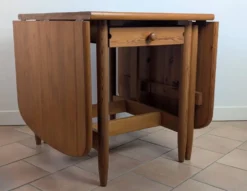 Table en pin massif Eero Aarnio