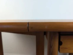 Table en pin massif Eero Aarnio