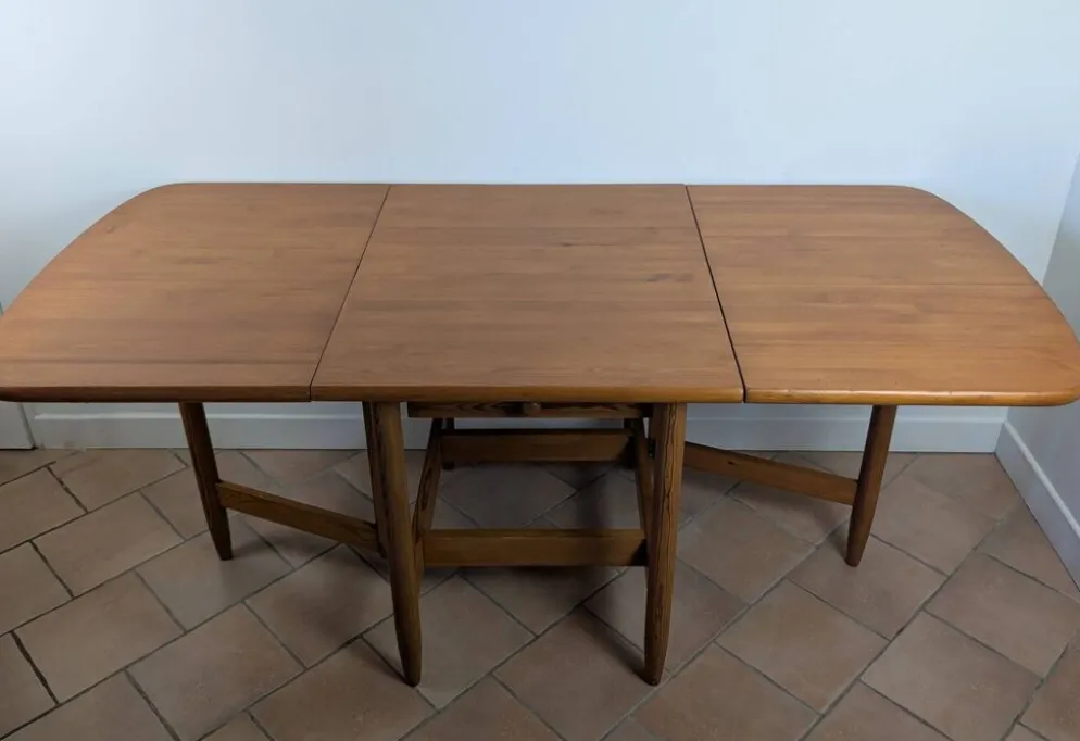 Table en pin massif Eero Aarnio