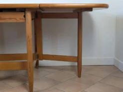 Table en pin massif Eero Aarnio