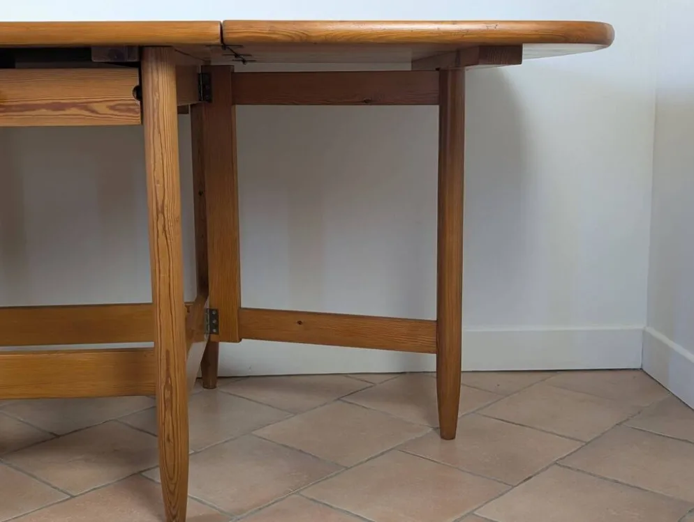 Table en pin massif Eero Aarnio