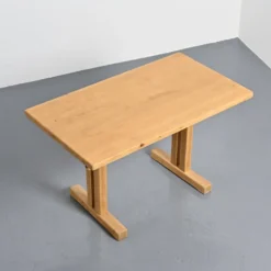 Table en pin massif, Les Arcs, France.