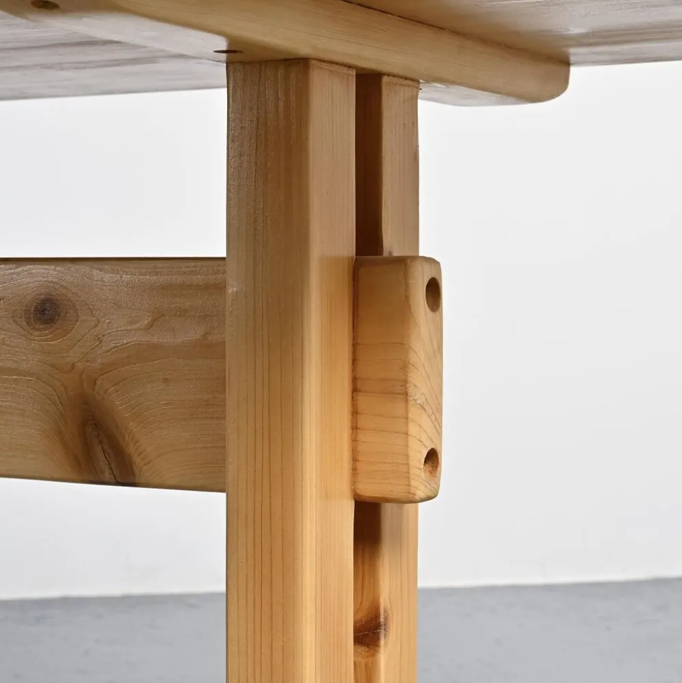 Table en pin massif, Les Arcs, France.