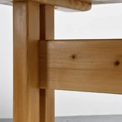 Table en pin massif, Les Arcs, France.