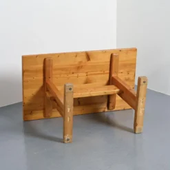 Table en pin sélectionnée par Charlotte Perriand pour Les Arcs, France, circa 1970