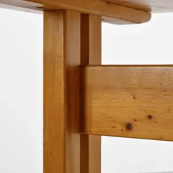 Table en pin sélectionnée par Charlotte Perriand pour Les Arcs, France, circa 1970