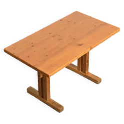 Table en pin sélectionnée par Charlotte Perriand pour Les Arcs, France, circa 1970