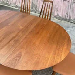 Table en teck massif de Peter Hvidt pour Soborg, 1956