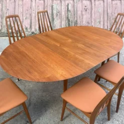 Table en teck massif de Peter Hvidt pour Soborg, 1956