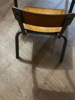 Table et chaise d’école petite enfance vintage