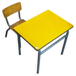Table et chaise d’école petite enfance vintage